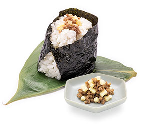 写真：牛そぼろチーズのおむすび